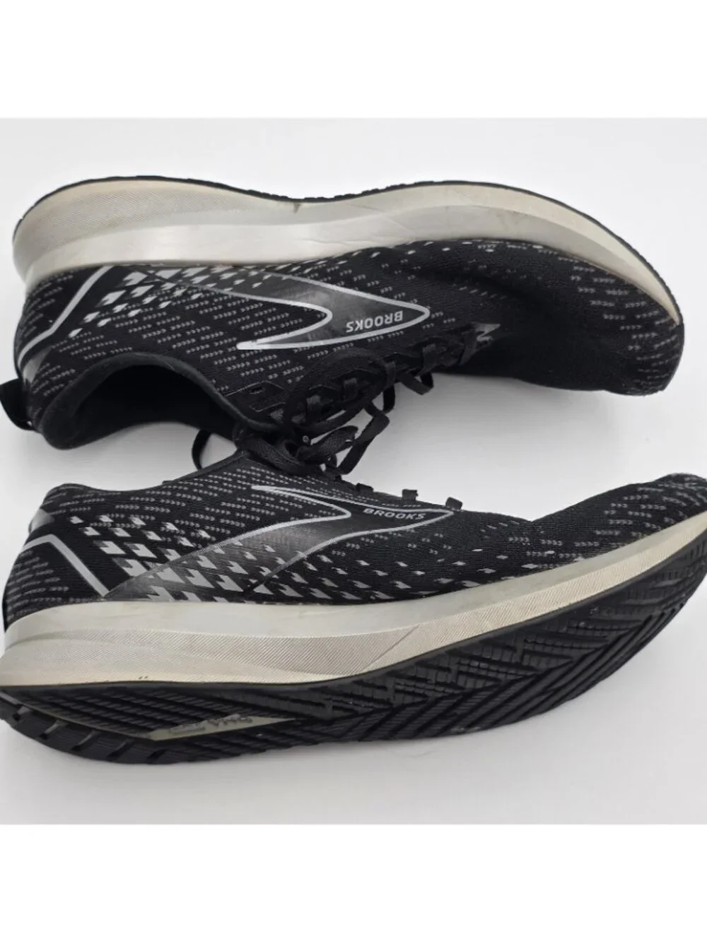 Brooks Levitate 5 Shoes Mens Size 12 Black Running Cushion 1103701D051